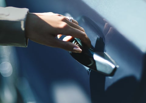 A hand gracefully grips the Light Touch Handle of a 2024 Lincoln Aviator® SUV to demonstrate its ease of use | Preston Lincoln in Hurlock MD
