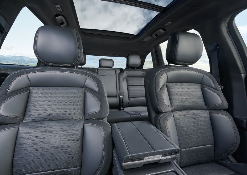 The spacious second row and available panoramic Vista Roof® is shown. | Preston Lincoln in Hurlock MD